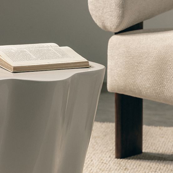 Beistelltisch Bow 49 cm, graubeige, glänzend, abgerundete Formen