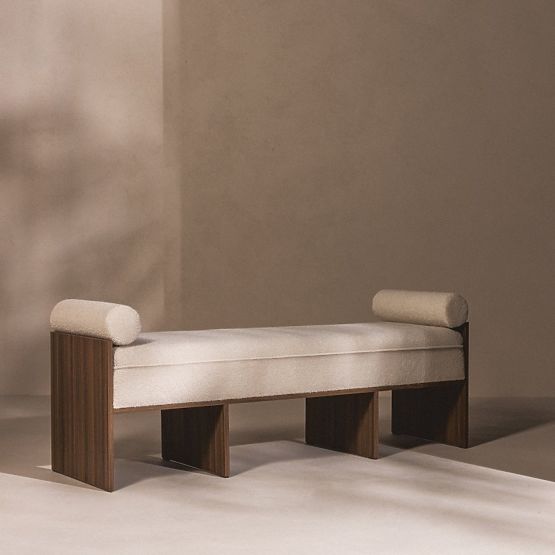 Gepolsterte Bank Loppo hellbeige, Bouclé, Nussbaum Wisconsin