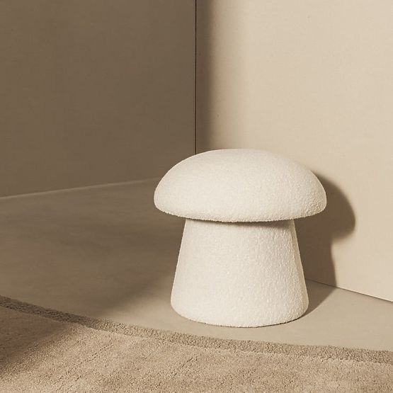 Gepolsterter Pouf Cap, weiß, Bouclé, abgerundete Formen