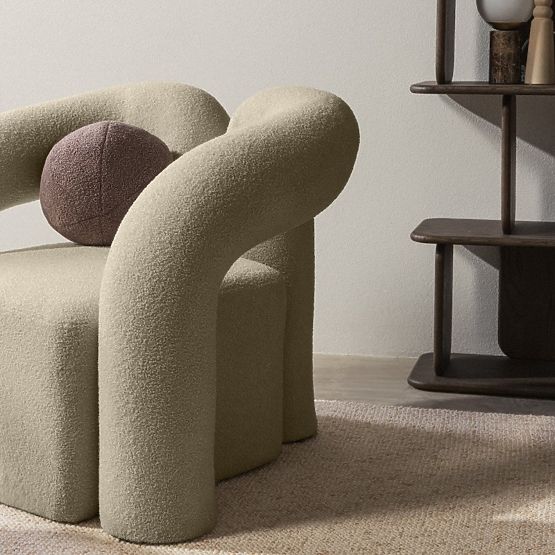 Gepolsterter Sessel Merry braun, Bouclé, runde Formen