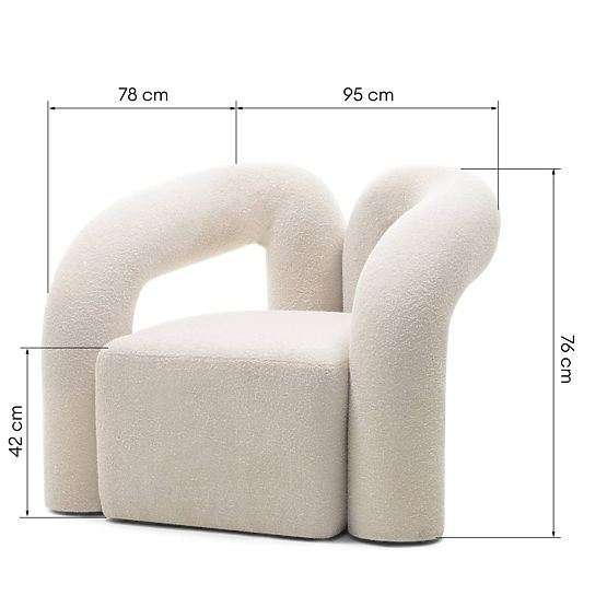 Gepolsterter Sessel Merry in Hellbeige, Bouclé, abgerundete Form
