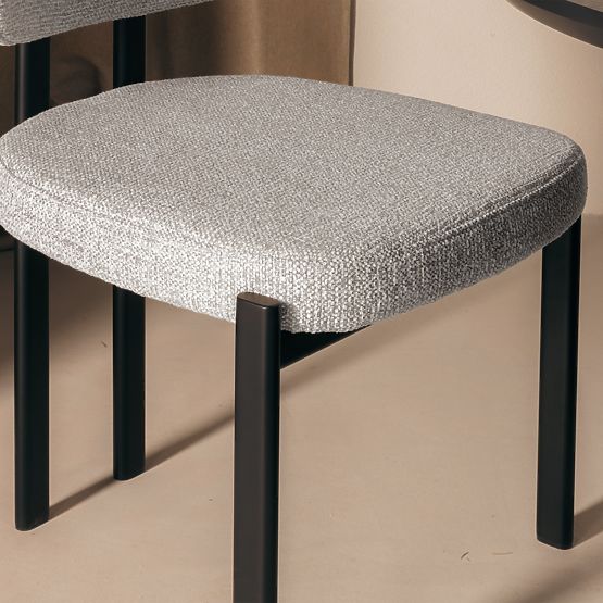 Gepolsterter Stuhl Flare, beige/schwarze Beine