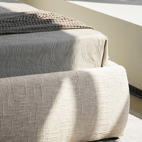 Gepolstertes Bett Nestia 160x200 cm, mit Lattenrost und Stauraum, hellbeige, abgerundet