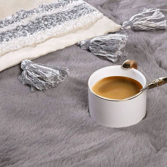 Rabbit New Seidenteppich - grau