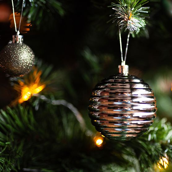 SILBERNE WEIHNACHTSKUGELN 36 STÜCK 311433C