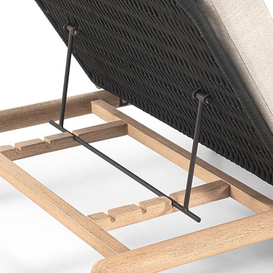 Verstellbare Gartenliege Komorebi, helles Akazienholz, Stahl, Geflecht, beige