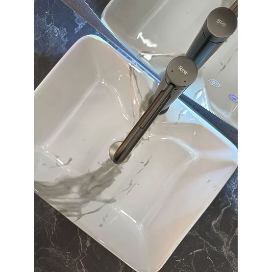 Zeitloses Waschbecken REA Kelly Marmo